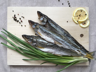 Кальмар щупальца (мелкие) холодного копчения: Корюшка вяленая с икрой